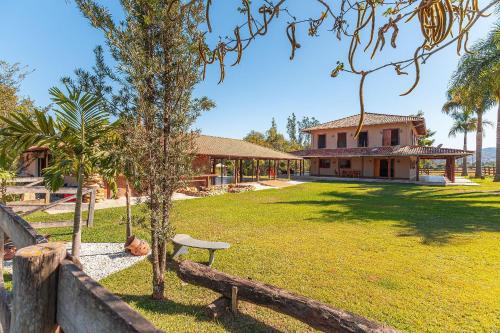 Pirenopolis Casa | Refúgio no Cerrado com Lago, Piscina e Jacuzzi