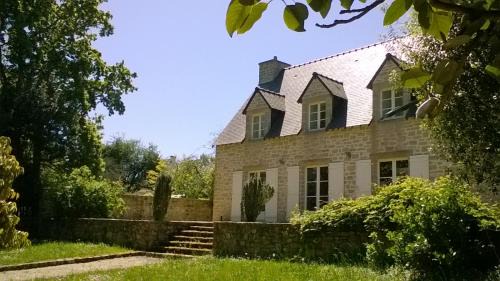 Arzon Villa | REF 001 - Belle maison avec jardin pour six personnes KERNERS ARZON