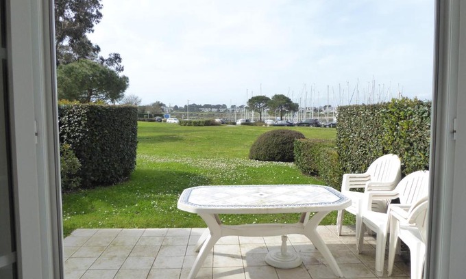 Arzon Villa | REF 056 Maison T3 pour quatre personnes avec terrasse vue port Crouesty ARZON