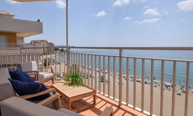 Torreblanca Apartamento | Ref: 200 Piso en primera línea de playa con piscina e impresionantes vistas al mar