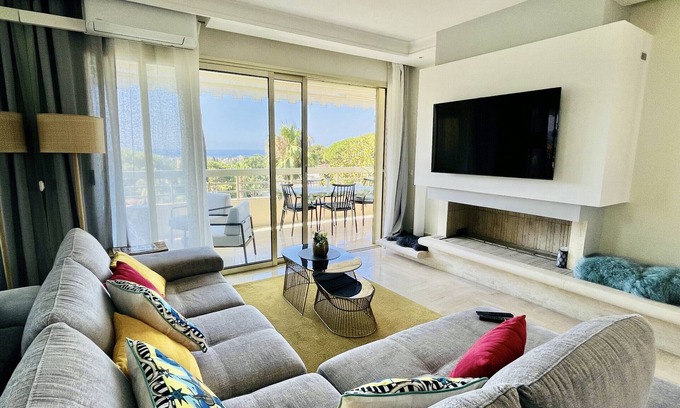 California - Pezou Apartamento | BellaVista / Beautiful apartment with sea view