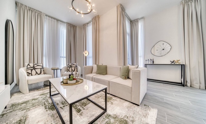 Dubai Production City Apartamento | Refined 2BR w/ Assistant’s Room at Mesk 1 Midtown Dubai Production City by Deluxe Holiday Homes