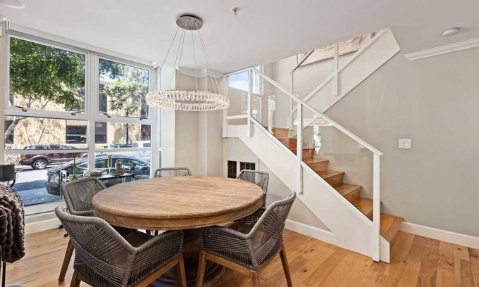 Downtown San Diego Condominio | Refined Townhouse in Little Italy