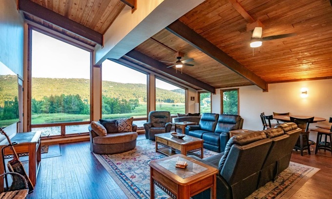 Timberline Casa | Reflections - 128 Lakeview Road