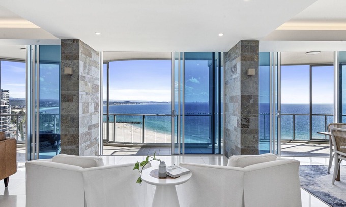 Tweed Heads Apartamento | Reflections 1903- Oceanfront Luxury-Relax in this fully renovated Sub Penthouse.
