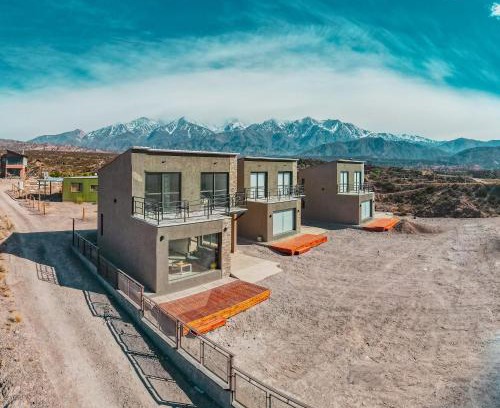 Potrerillos Chalet De Esquí | Reflejo del Lago - Cabañas frente al Dique Potrerillos