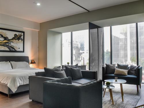 Reforma Apartamento | Reforma 284 King Size SUITE Swimming Pool, Parking & Kitchen