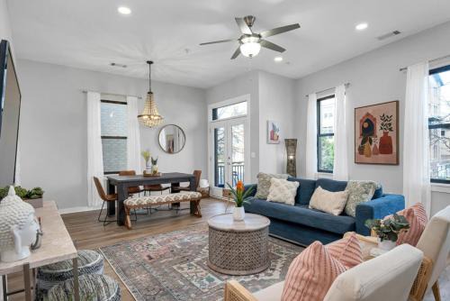 Hillsboro Village Casa | REFRESHING 2 bedroom, 3 bed Nashville condo with FREE Parking Near Restaurants