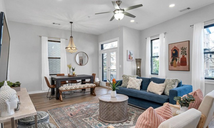 Hillsboro Village Condominio | REFRESHING 2 bedroom, 3 bed ★ Nashville condo w/ FREE Parking +Near Restaurants