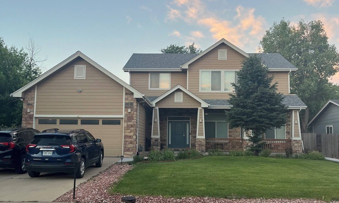 Aurora Casa | Refreshing View & Spacious Upper Level 3 BRs, 2 Full Bathrooms, patio & more!!