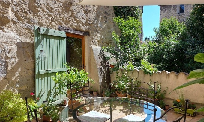 Forcalquier Cabaña | Refreshingly cool in summer, 18th century gite, centre Forcalquier