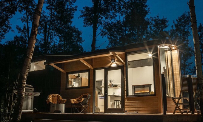 Central Alberta Casa | Refuge Bay's Aqua Tiny Home - Luxury Off Grid Escape