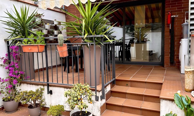 Ripollet Apartamento | Refugio chic: Tu joya urbana en Barcelona