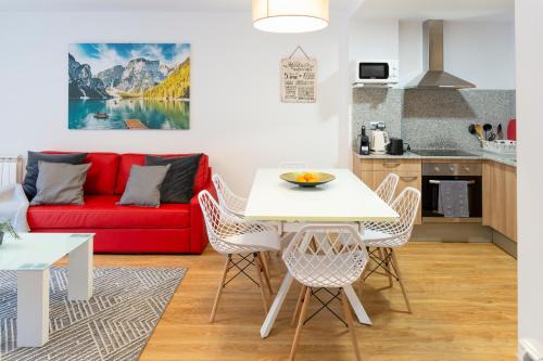 Arinsal Apartamento | Refugio de Montaña, Terraza con Vistas y Parking I AndBnB