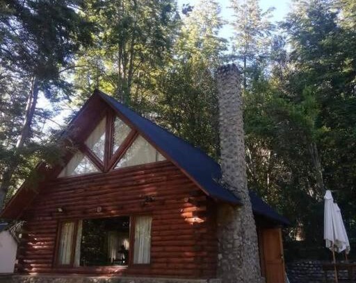Esquel Chalet De Esquí | Refugio Turístico en Lago Futalaufquen