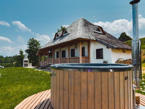 Bran Casa | Refugiu cu ciubăr și saună în Bran - Casa de la Nuci