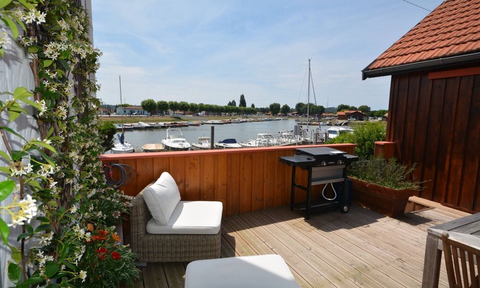 La Teste-de-Buch Casa | REFURBISHED FISHING HUT ON THE PORT