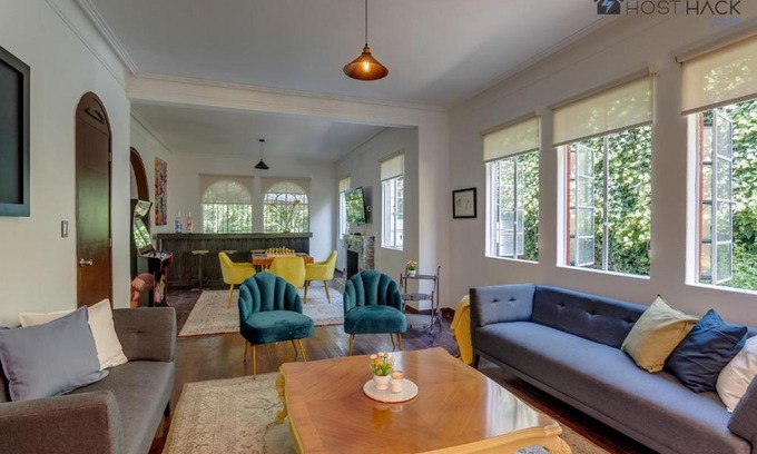 Miguel Hidalgo Villa | Refurbished Mansion with Garden & Patio in Las Lomas - Monte Blanco