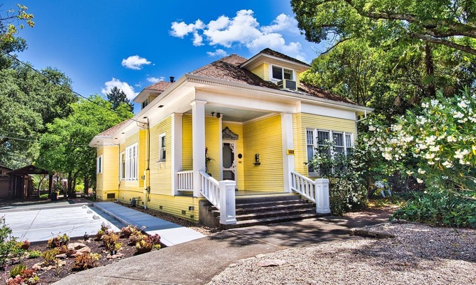 Calistoga Casa | Regal 4bd / 4ba Victorian Home - A 2 cuadras del centro de Calistoga