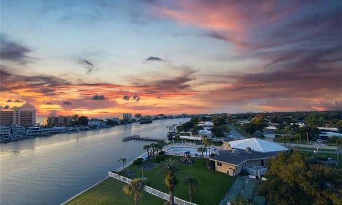 Largo Condominio | Regal 702 Snowbird Paradise