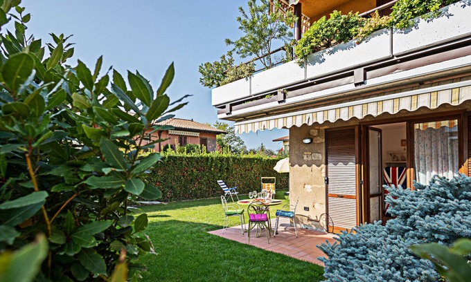 Montioni Apartamento | Regarda - appartment "Iris" in complex with swimming pool very close to the Lazise city centre