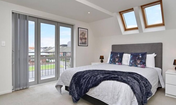 Riccarton Casa | Regents 94-Spacious stylish home