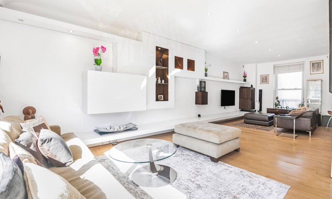 Regent's Park Casa | Regents Residence with Terrace, Office & Parking