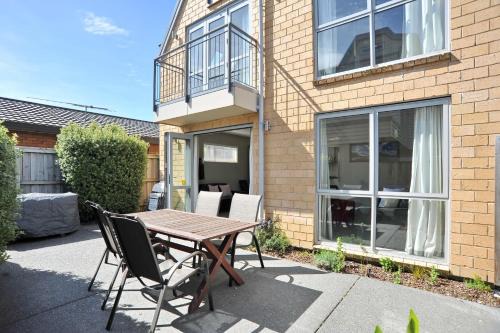 Riccarton Casa | Regents Villas - Christchurch Holiday Homes
