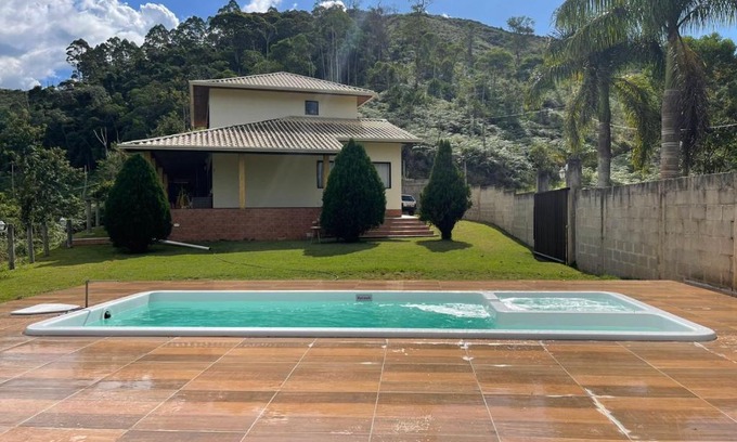 Vitor Hugo Casa | Região de Pedra Azul casa Amarela
