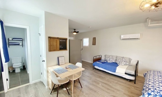 Rehoboth Beach Apartamento | Rehoboth Beach Farmhouse Studio, right off the bike trail - 5 min from the beach
