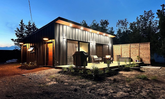 Tatamagouche Cabaña | Reids Cove Retreat - Romantic Couple's Retreat with Hot Tub and Water View