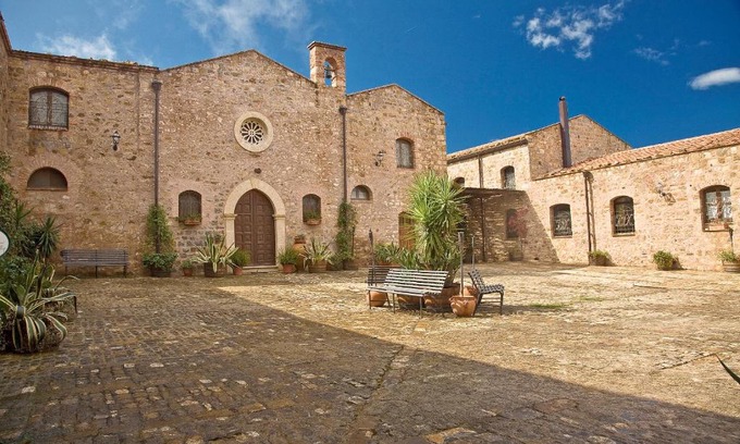 Castelbuono Casa | Relais Abbazia Santa Anastasia Resort & Winery