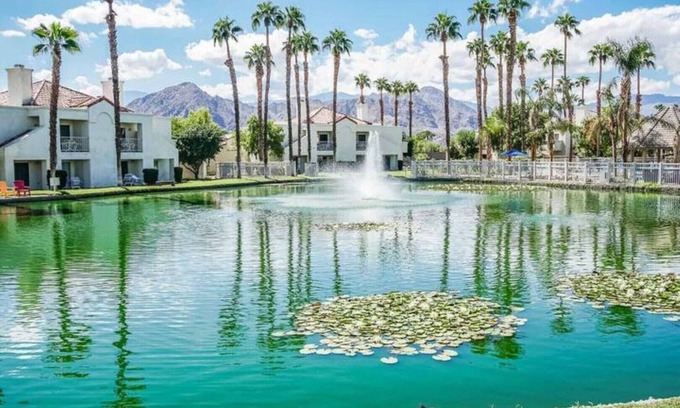 Palm Desert Condominio | RELAX! *3 Pools/11 Hot tubs * 2/2 w/Kitchen for 6!