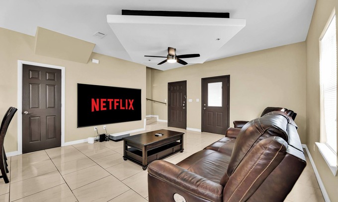 McAllen Casa | Relax and Enjoy In Our Luxury Townhome Getaway