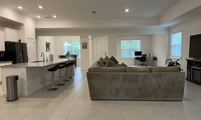 North Port Casa | Relax and Enjoy the Sunsets At This Spacious Home