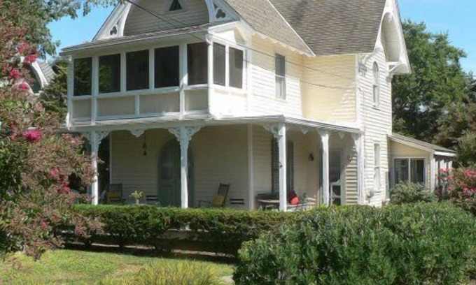 Cape May Point Casa | Relax and experience Cape May Point in this Carpenter Gothic cottage