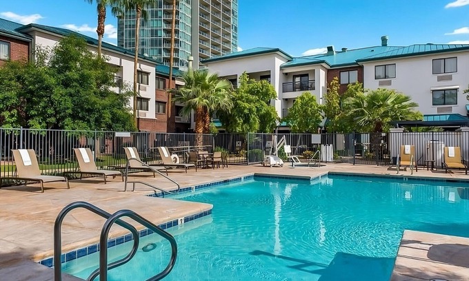 Tempe Hotel | Relax and Recharge! Outdoor Pool, Pet-friendly, Close to Tempe Marketplace!