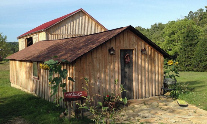 Champion Cabina | Hospédese en la cabaña bellamente restaurada en esta histórica granja orgánica de 52 acres