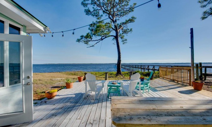 Panacea Casa | Relax and Refresh Waterfront Cottage in Panacea