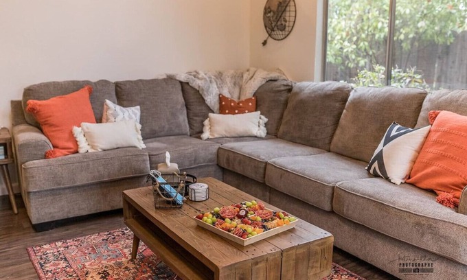 North Hilltop Casa | Relax and Unwind 4BR Hot Tub All You Need