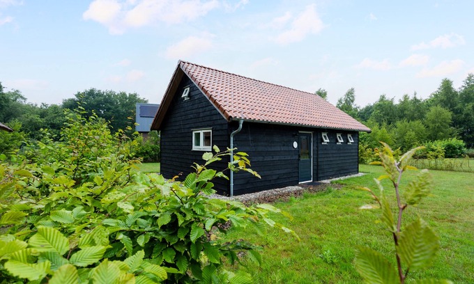 Gasselte Casa | Relax and unwind in this peaceful, cozy and stylish space. The forest cottage is located on the Holiday Park de Kremmer in Gasselte, in the middle of the woods and within walking distance of a beautiful swimming lake. For the cycling enthusiast there