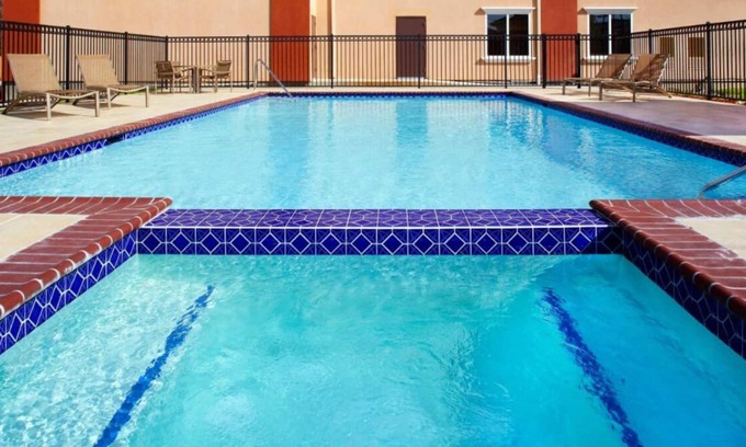 Southeast Houston Casa | Relax and Unwind! Swimming Pool, 4 Family-Friendly Units, FREE Parking