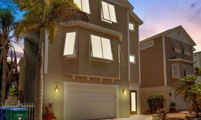 Holmes Beach Casa | Gulf Getaway, casa privada recientemente renovada, a pasos de la playa !!