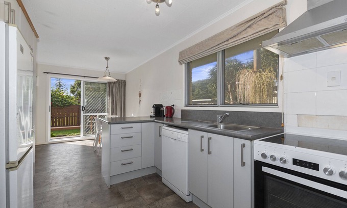 Ruakaka Casa | RELAX AT RUAKAKA - RUAKAKA HOLIDAY HOME, pet friendly in Ruakaka