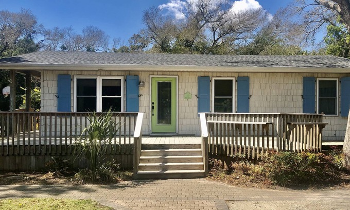 Emerald Isle Casa | Relax at this classic beach cottage.