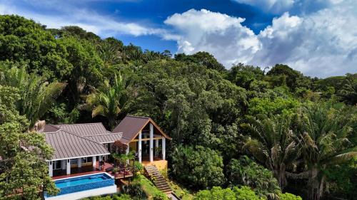 Gibson Bight Casa | Relax At This Hillside Retreat That Overlooks The Lush Forest And The Caribbean,