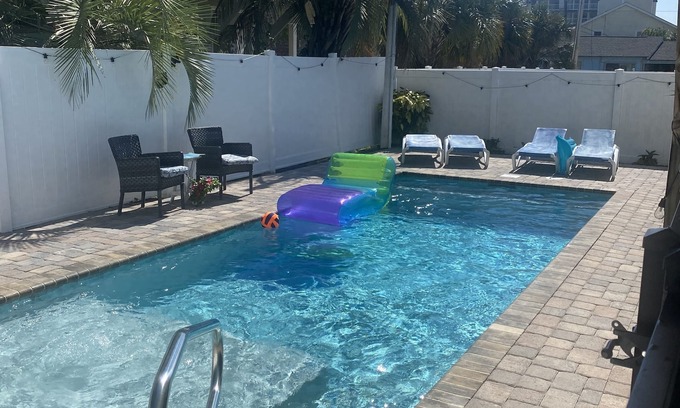 Windy Hill Apartamento | Relax by stunning pool at you cozy beach villa, pets ok