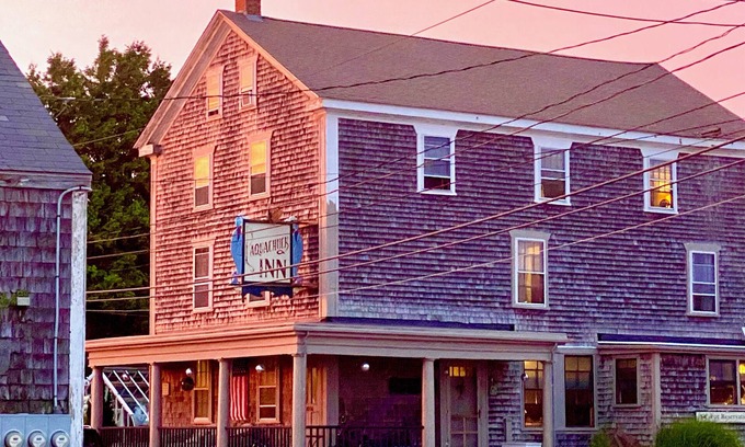 Westport Point Cama Y Desayuno | Relax by the sea! Bed & Breakfast room near Horseneck State Beach