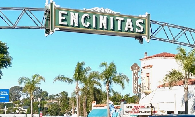 Encinitas Casa | Relax by the sea! Two bedroom retreat near Moonlight State Beach and Shopping.