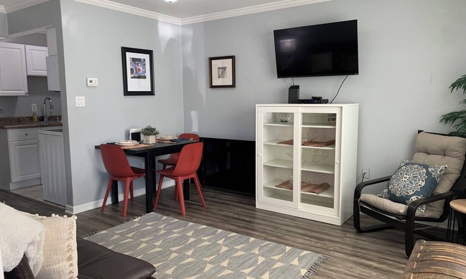 Northeast Virginia Beach Condominio | Relax By the Sea - Charming 1-bedroom condo in superb location near the ocean